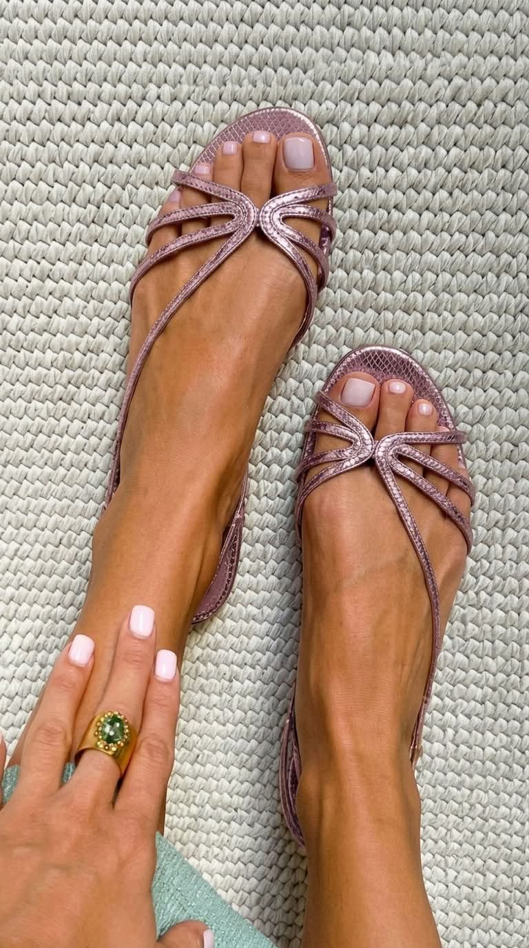 Emilia – Sandalias Doradas de Verano