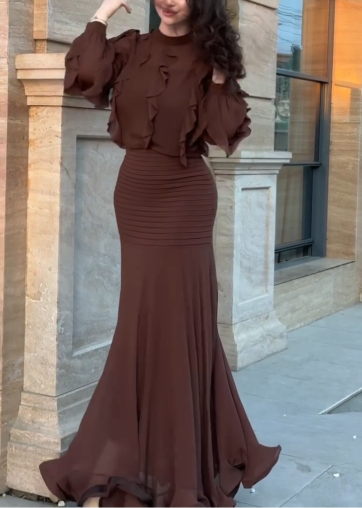 Conjunto de dos piezas: blusa marrón de manga larga con volantes y falda maxi sirena de punto canalé