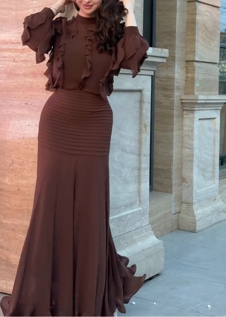 Conjunto de dos piezas: blusa marrón de manga larga con volantes y falda maxi sirena de punto canalé