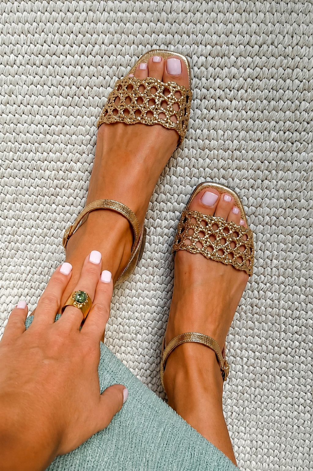 Gabriella – Sandalias doradas de verano con encanto