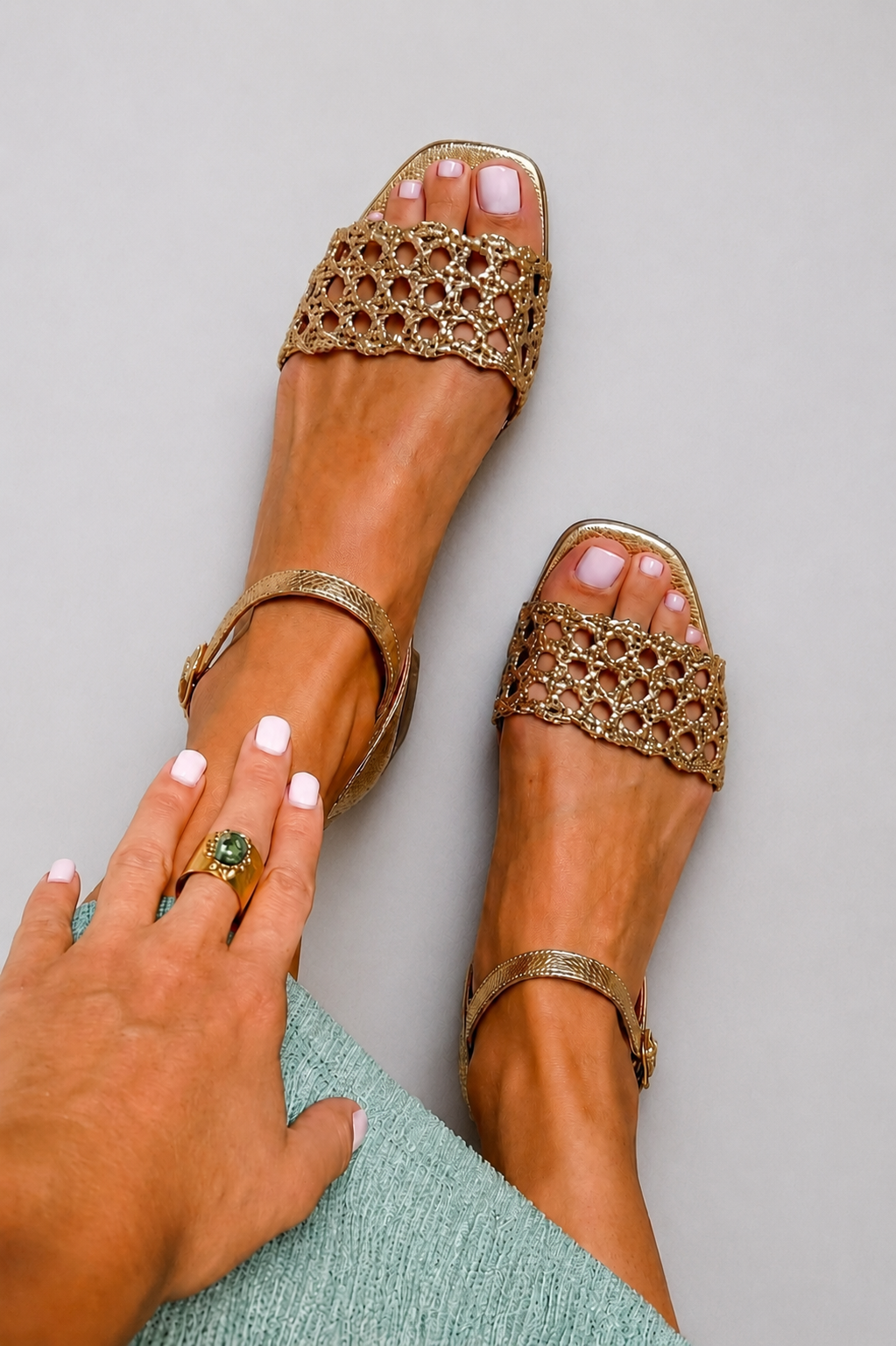 Gabriella – Sandalias doradas de verano con encanto