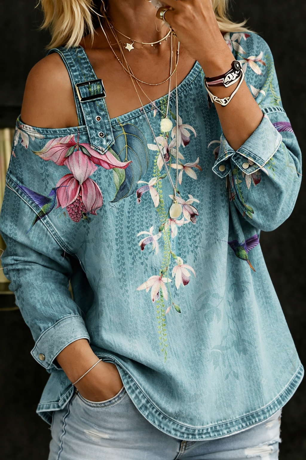 Danielle top y jeans con hombros descubiertos