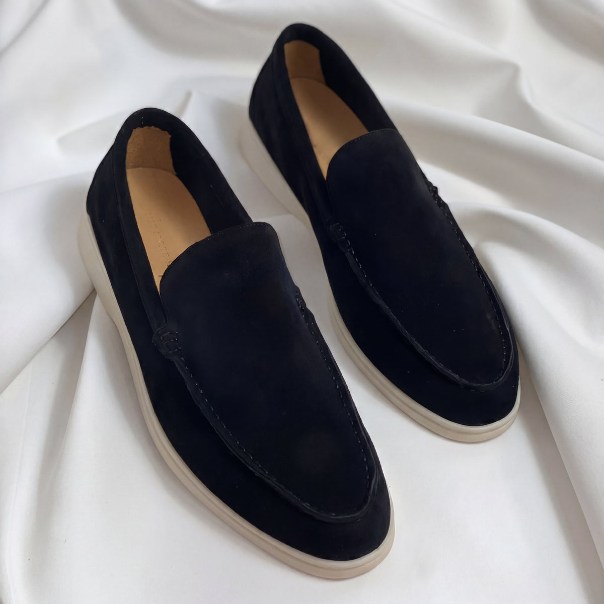 Elegantes mocasines de ante