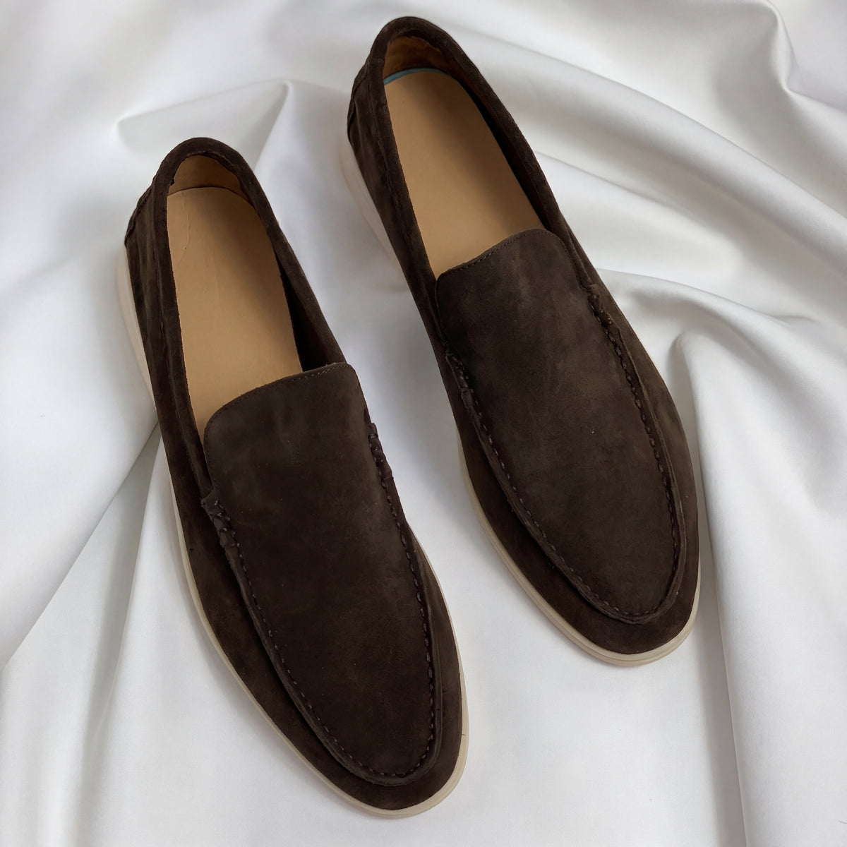 Elegantes mocasines de ante